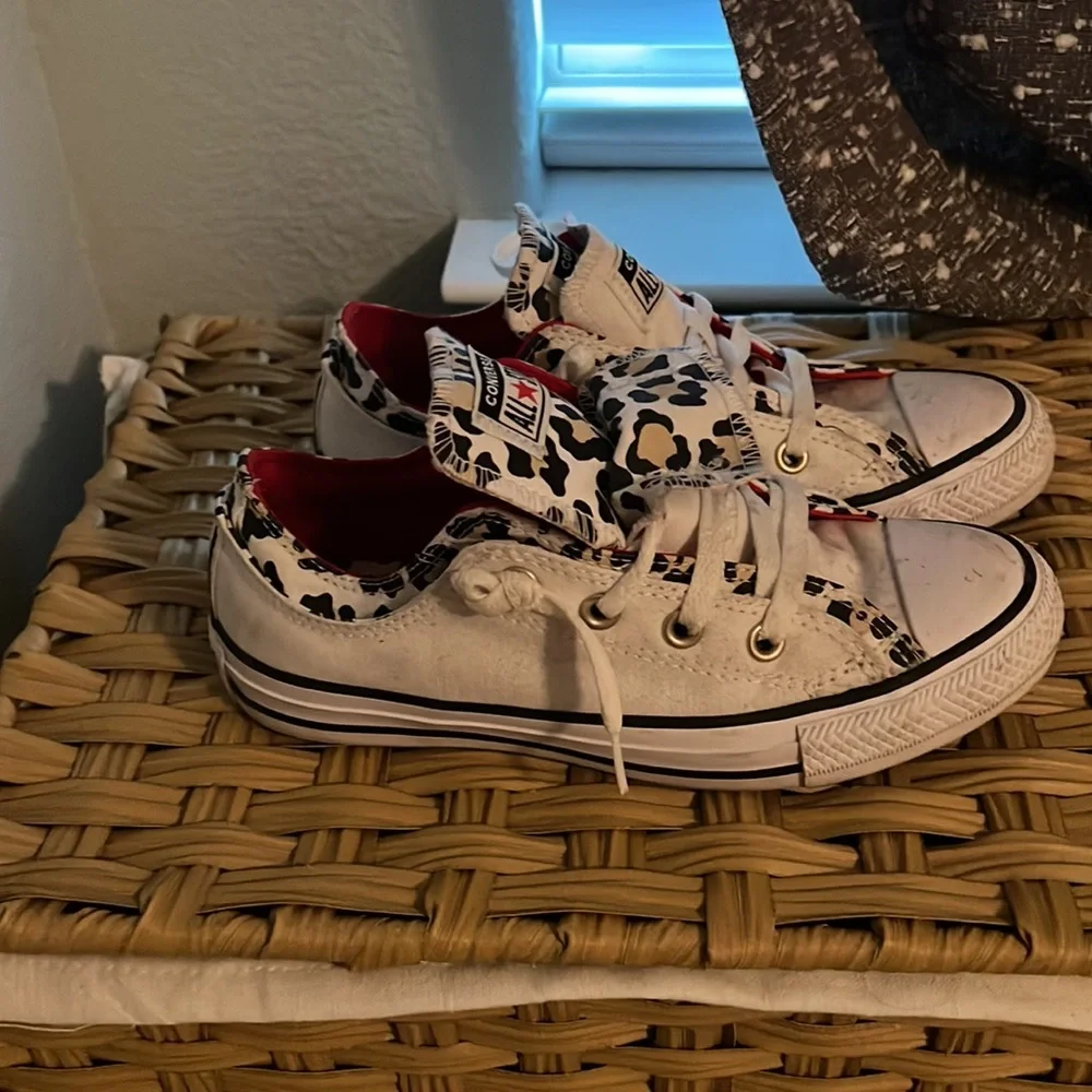 Converse - Picture 2 of 3